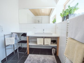 Badezimmer im Sennerei Appartement im Alpenapart Montafon