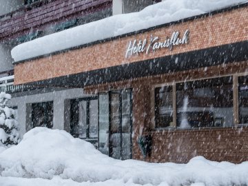 Hotel Kanisfluh in Mellau von Aussen im Winter