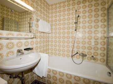 Badezimmer in den Gästezimmern in Bezau