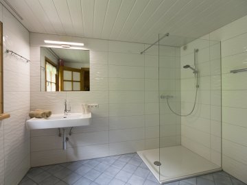 Badezimmer in der KnusperAlm im Bregenzerwald