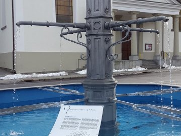 Brunnen am Dorfplatz in Hittisau