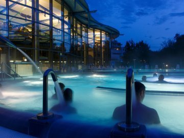 Waldsee Therme am Abend