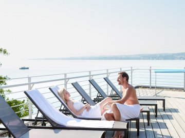 Paar am relaxen in der Therme Konstanz am Bodensee 
