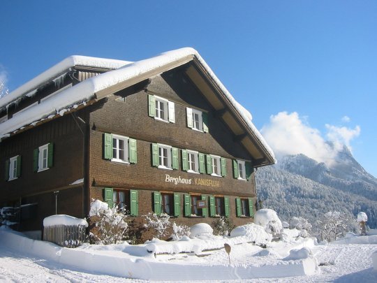 Berghaus Kanisfluh Außenansicht Winter