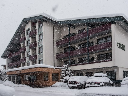 Hotel Kanisfluh im Winter von Aussen