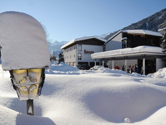 Hotel Silvretta im Winter von Aussen