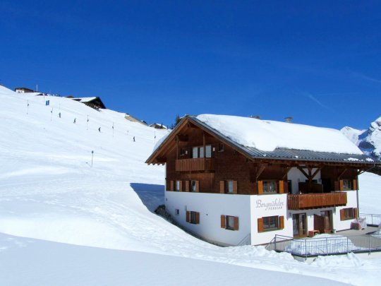 Aussenansicht der Pension Bergmähder in Lech am Arlberg