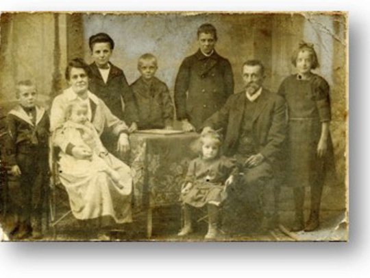 Familienfoto schwarz weiß